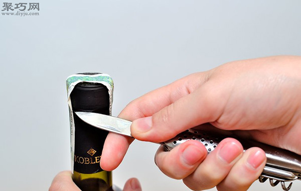 怎么用侍者酒刀开红酒 1