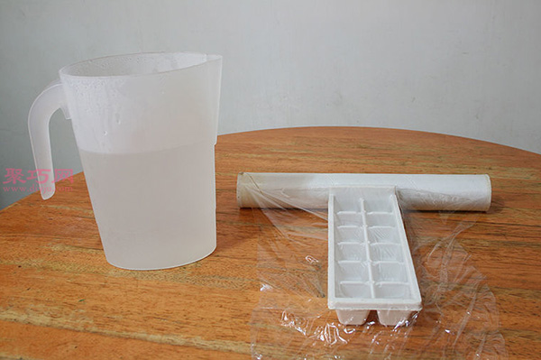 如何用沸水制作冰块 3