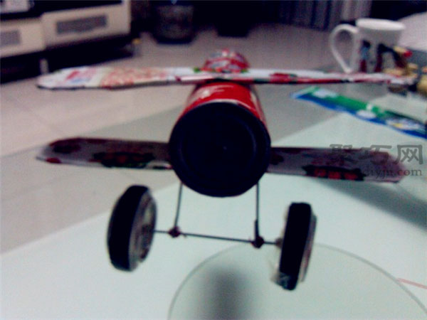 易拉罐飞机制作方法