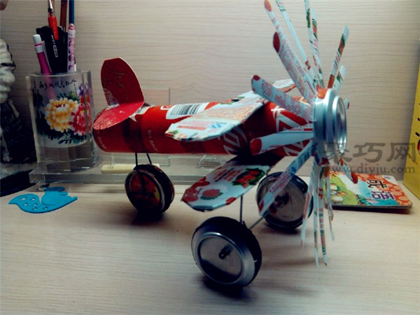 易拉罐飞机制作方法