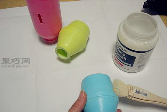 旧塑料瓶变费为宝 DIY手工制作储钱罐