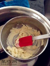 经典黑白双层巧克力慕斯做法6
