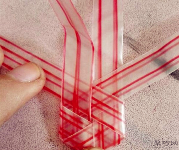 吸管折双心形步骤3