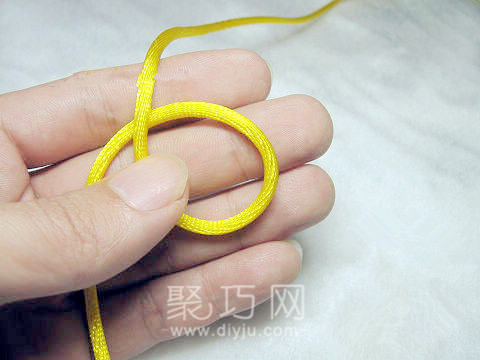 打单线六瓣长纽扣结步骤1